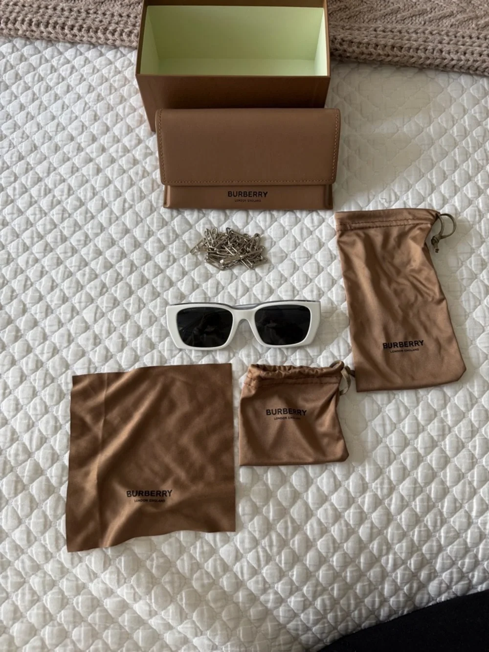 Burberry Poppy BE4336 with Chain unisex - Picture 6 of 6